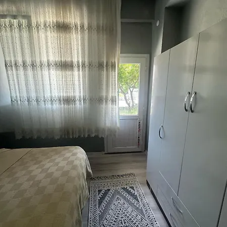 Appartement In The Center, 6-7 Minutes To The Airport, Close To The Sea And Coves *