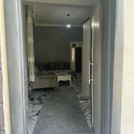 In The Center, 6-7 Minutes To The Airport, Close To The Sea And Coves Appartement *