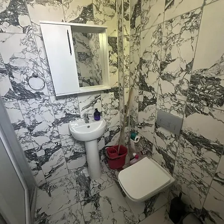 Appartement In The Center, 6-7 Minutes To The Airport, Close To The Sea And Coves