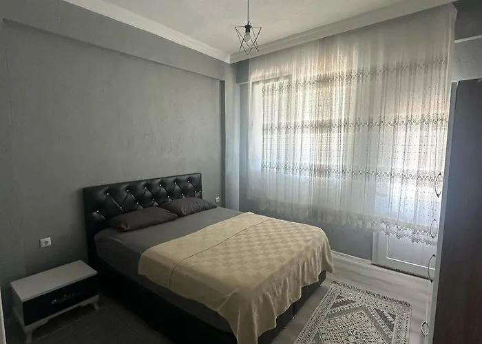 Lägenhet In The Center, 6-7 Minutes To The Airport, Close To The Sea And Coves *